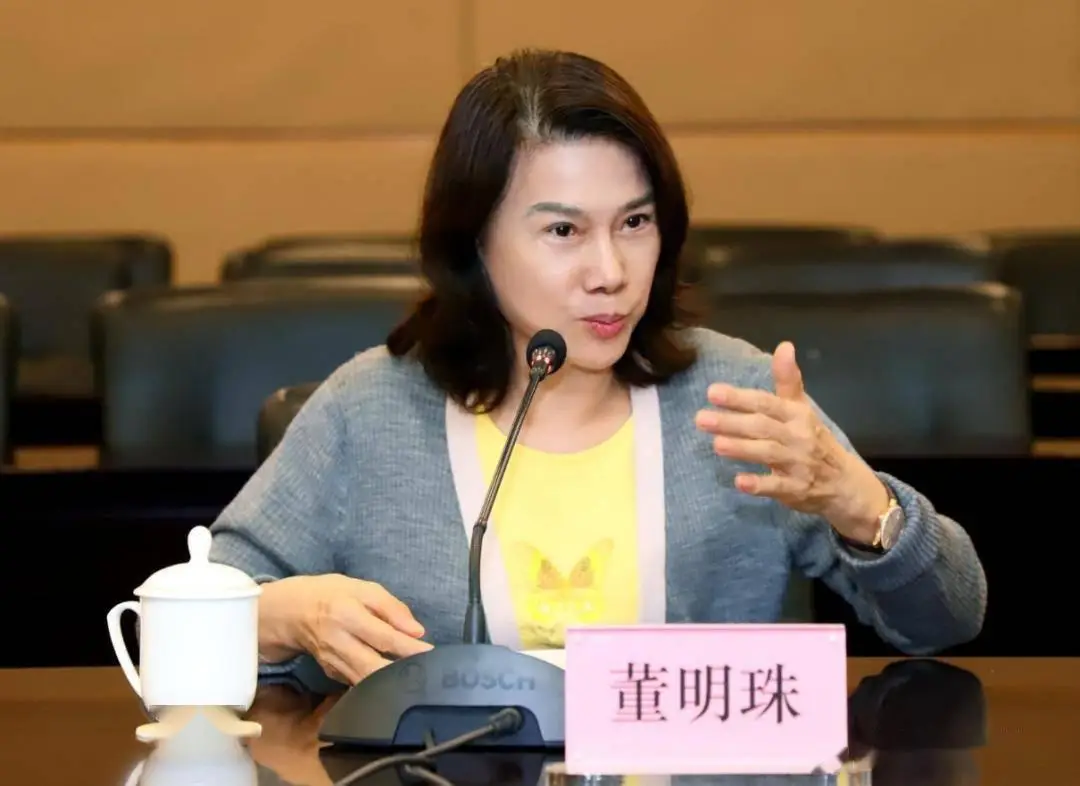 格力董明珠管理模式_格力董明珠管理_董明珠停职审查事件：格力电器如何平衡公众形象与内部管理?