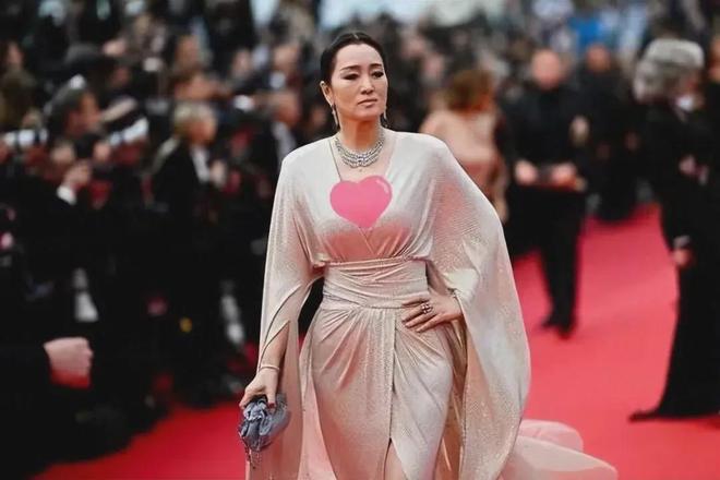 巩俐走红毯服装_巩俐的时尚风格与红毯造型_巩俐戛纳红毯造型