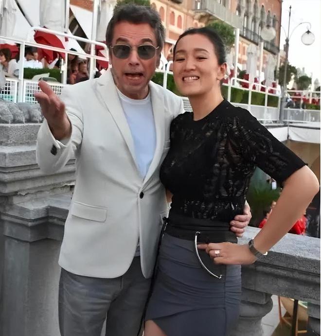 巩俐戛纳红毯造型_巩俐的时尚风格与红毯造型_巩俐走红毯服装