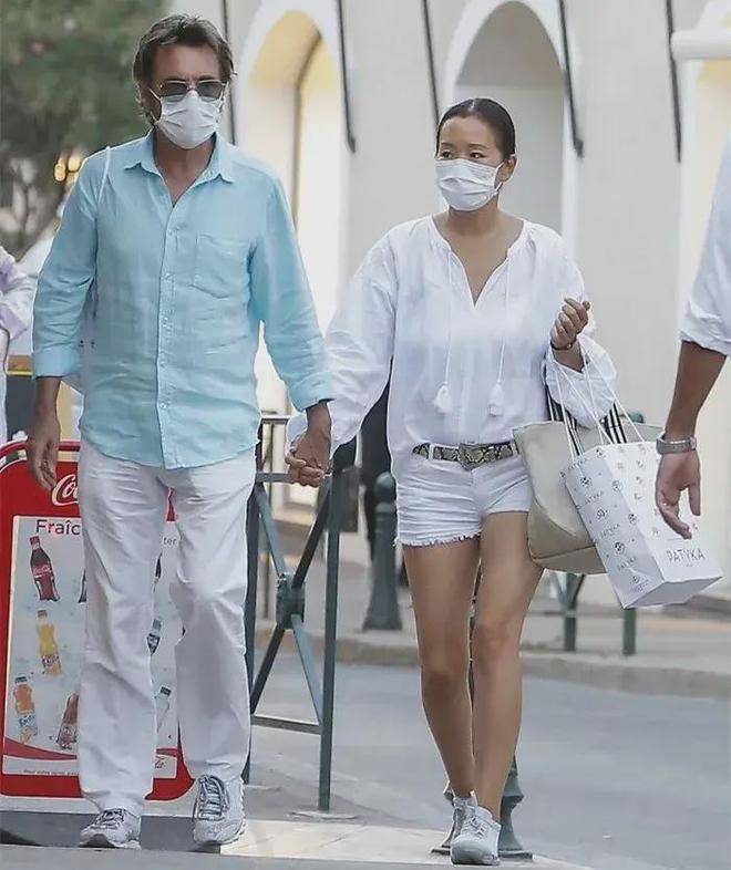 巩俐戛纳红毯造型_巩俐走红毯服装_巩俐的时尚风格与红毯造型