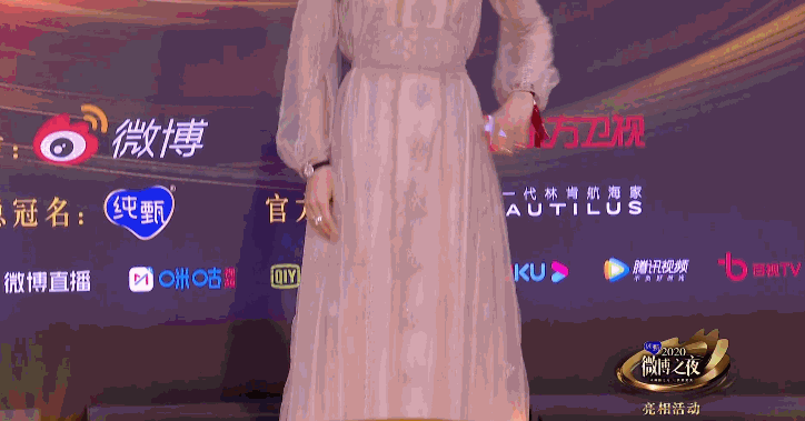 张雨绮合影_回顾明星众多张雨绮合作的视频_张雨绮与众多明星的合作回顾