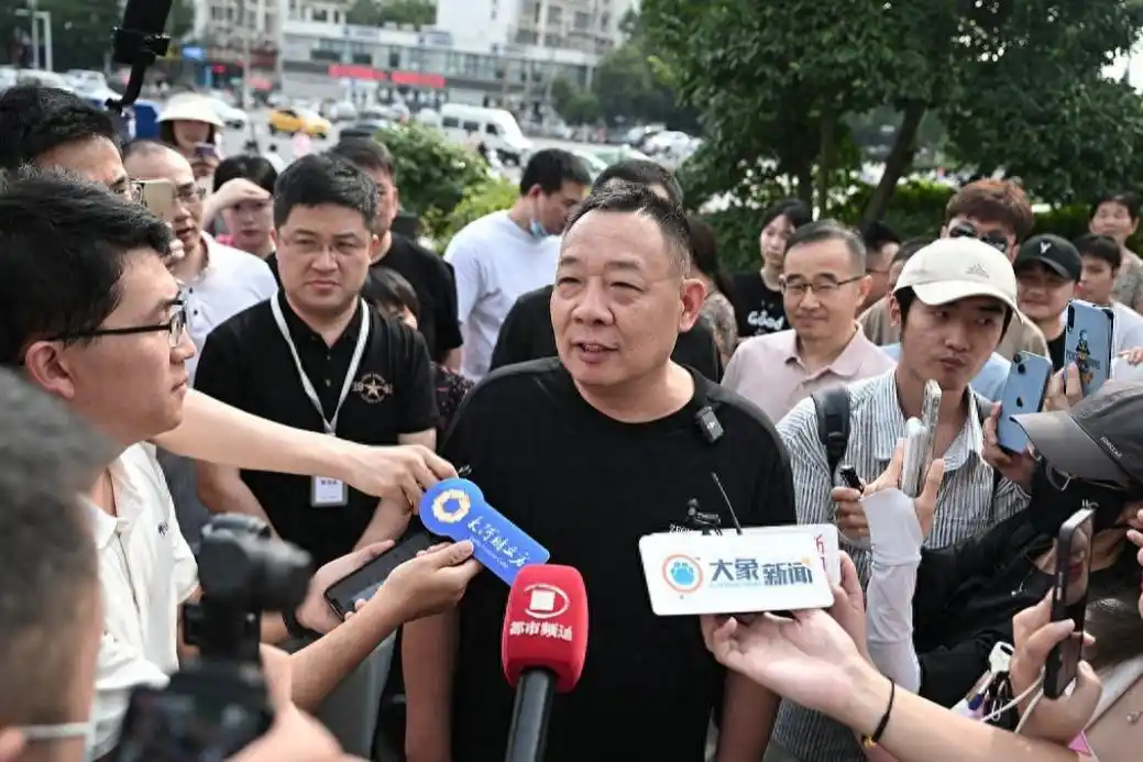 胖东来代购风波：300+代购账号月售250万，创始人发声提醒消费者
