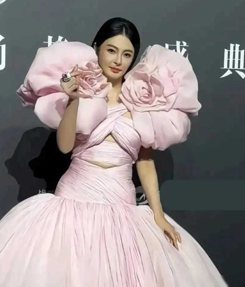 张雨绮走红毯_张雨绮红毯造型_张雨绮的时尚风格与红毯魅力