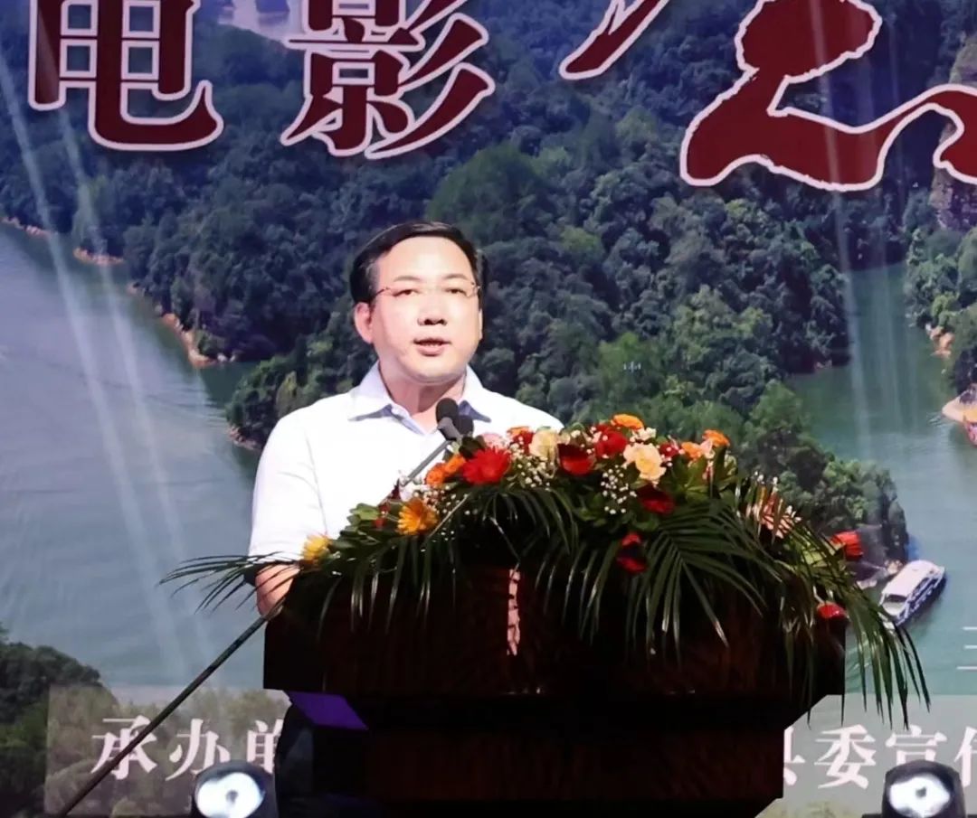 成龙电影的意义_成龙的影片对青少年的教育意义_成龙拍电影的精神