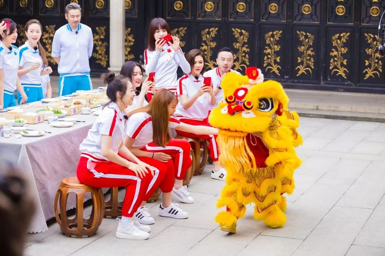 传承文化经典诗朗诵稿3篇_传承文化经典诗朗诵稿_关之琳的经典传承与文化影响