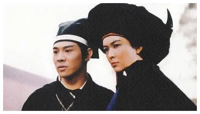 李连杰武打片段_李连杰的经典打斗场面分析_李连杰精彩打斗视频