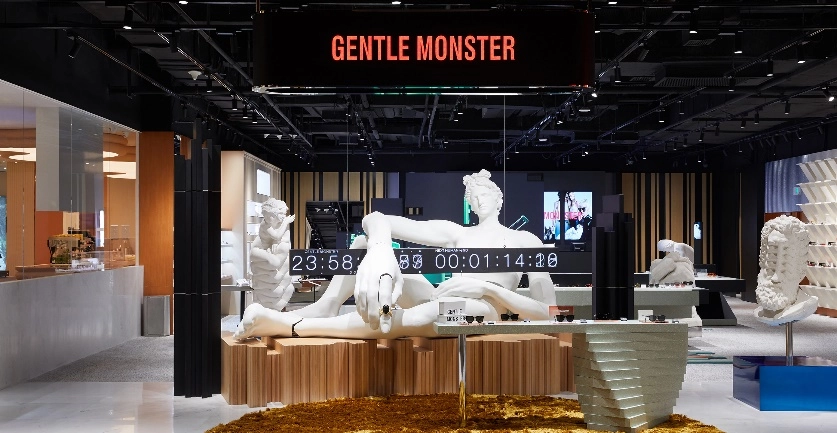 李易峰代言的产品2020年_李易峰与知名品牌合作，推出限量产品_李易峰代言的电视品牌