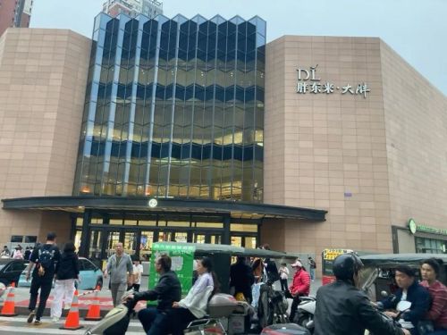 Manner与胖东来：从咖啡泼洒到赔偿883万，品牌形象大比拼