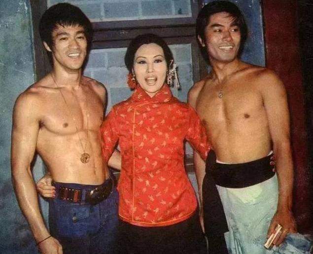 李小龙的武术哲学思想_李小龙的影响下的武术比赛与体育精神_李小龙武术理念