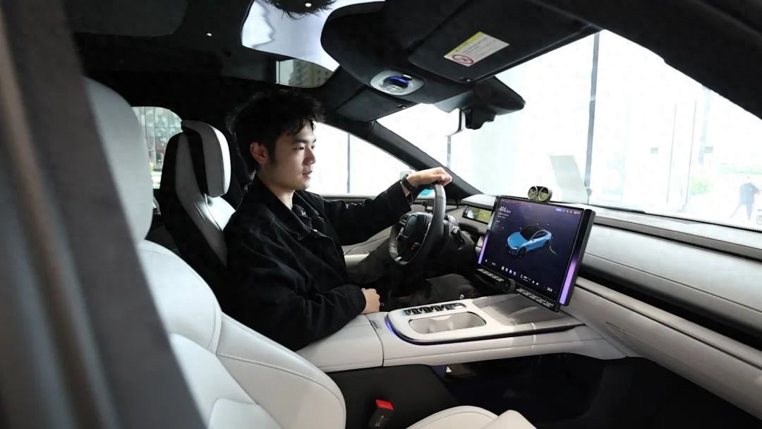 比特币钱包app官方下载探秘首发的小米SU7：百联徐汇体验店试驾，科技与驾趣融合的智能电车魅力