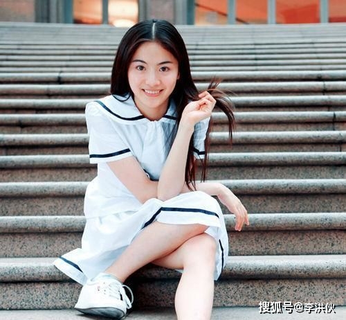 歌手张伯芝的歌曲_张柏芝的经典表演与观众反响_张柏芝音乐会