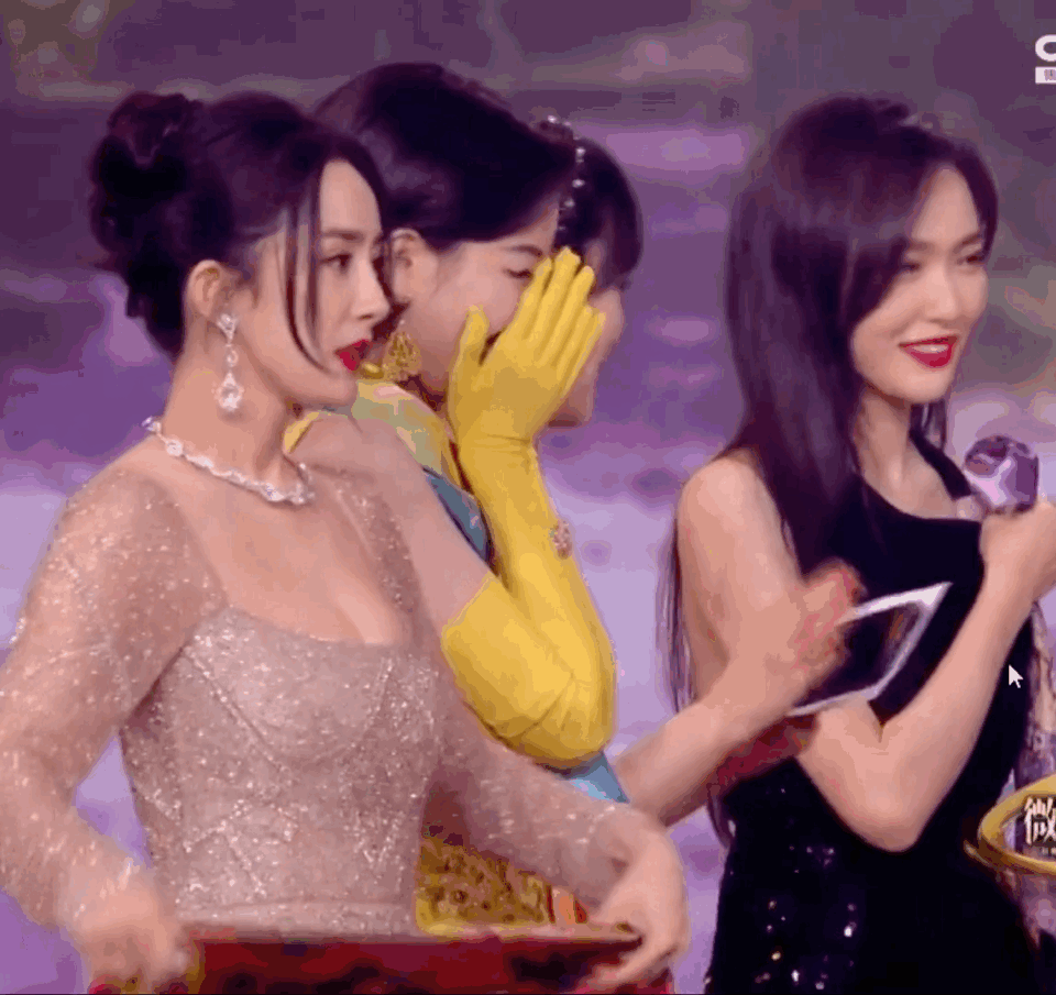 杨幂的家庭故事与成长经历_杨幂经历成长家庭故事视频_杨幂家庭出身
